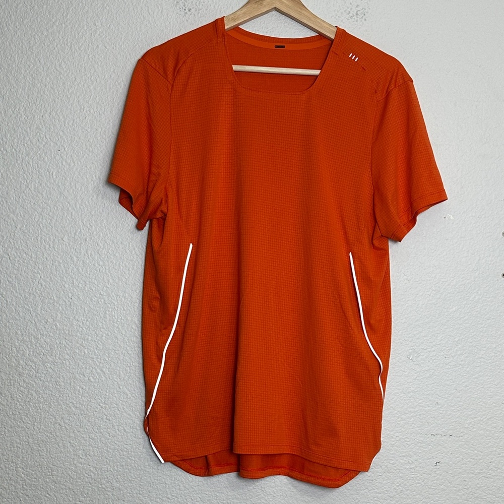 Lululemon Fast and Free Men’s Large Orange Short Sleeve Shirt Airflow Activewear